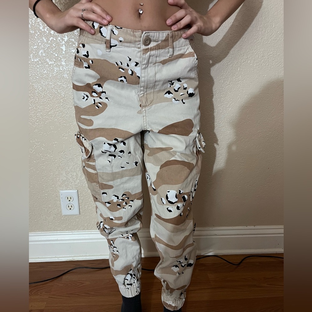 Forever 21 Tan Camouflage Cargo Pants